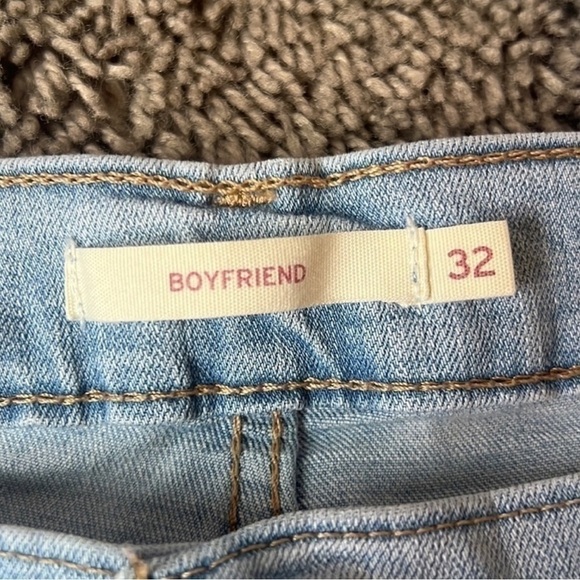 3/$15 ☮️ Levi’s Light Wash Denim Boyfriend Jeans - Picture 7 of 8
